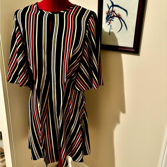 MED -  NWOT Flutter Sleeve Stripped Dress - Picture 4 of 5